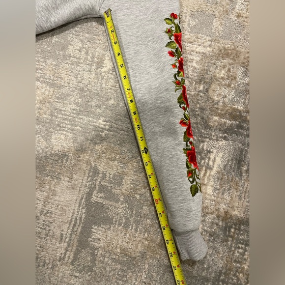 “Polish Rose" Crew Neck Sweatshirt Gray With Floral Embroidery Sz Small Ukraine - Picture 9 of 9